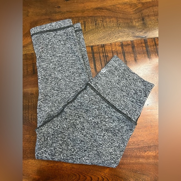 Lululemon Wunder Under Hi-Rise 1/2 Tight *17"
Heathered Black - Picture 1 of 5